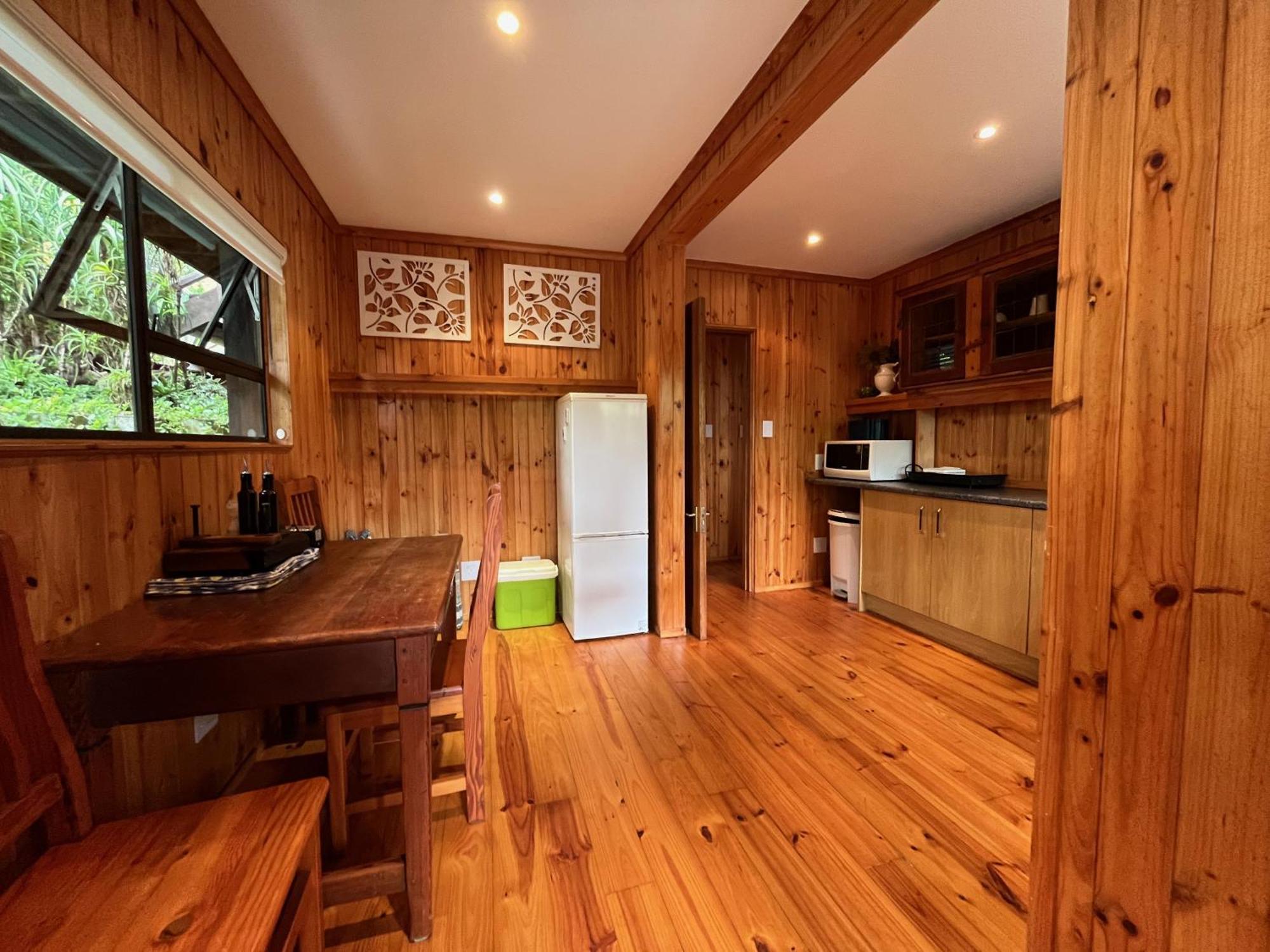 Peaceful Guest Suite With Balcony Views And Garden Setting Brenton-on-Sea Eksteriør billede