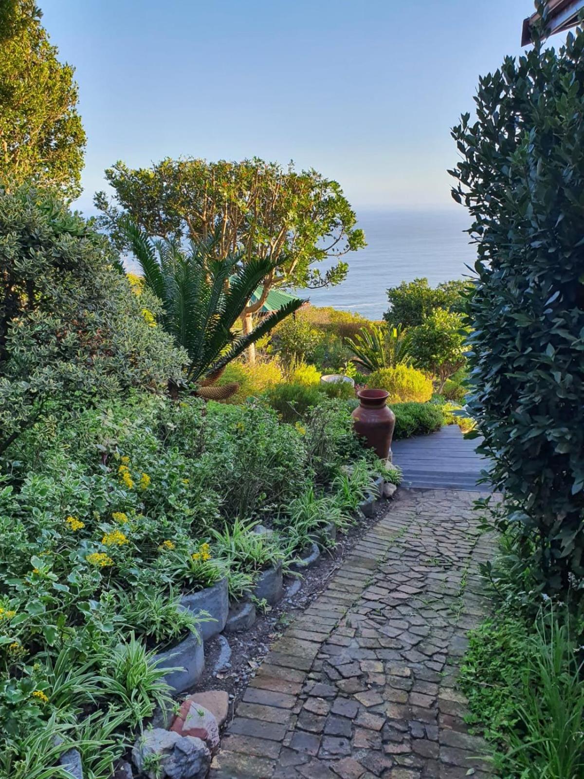 Peaceful Guest Suite With Balcony Views And Garden Setting Brenton-on-Sea Eksteriør billede