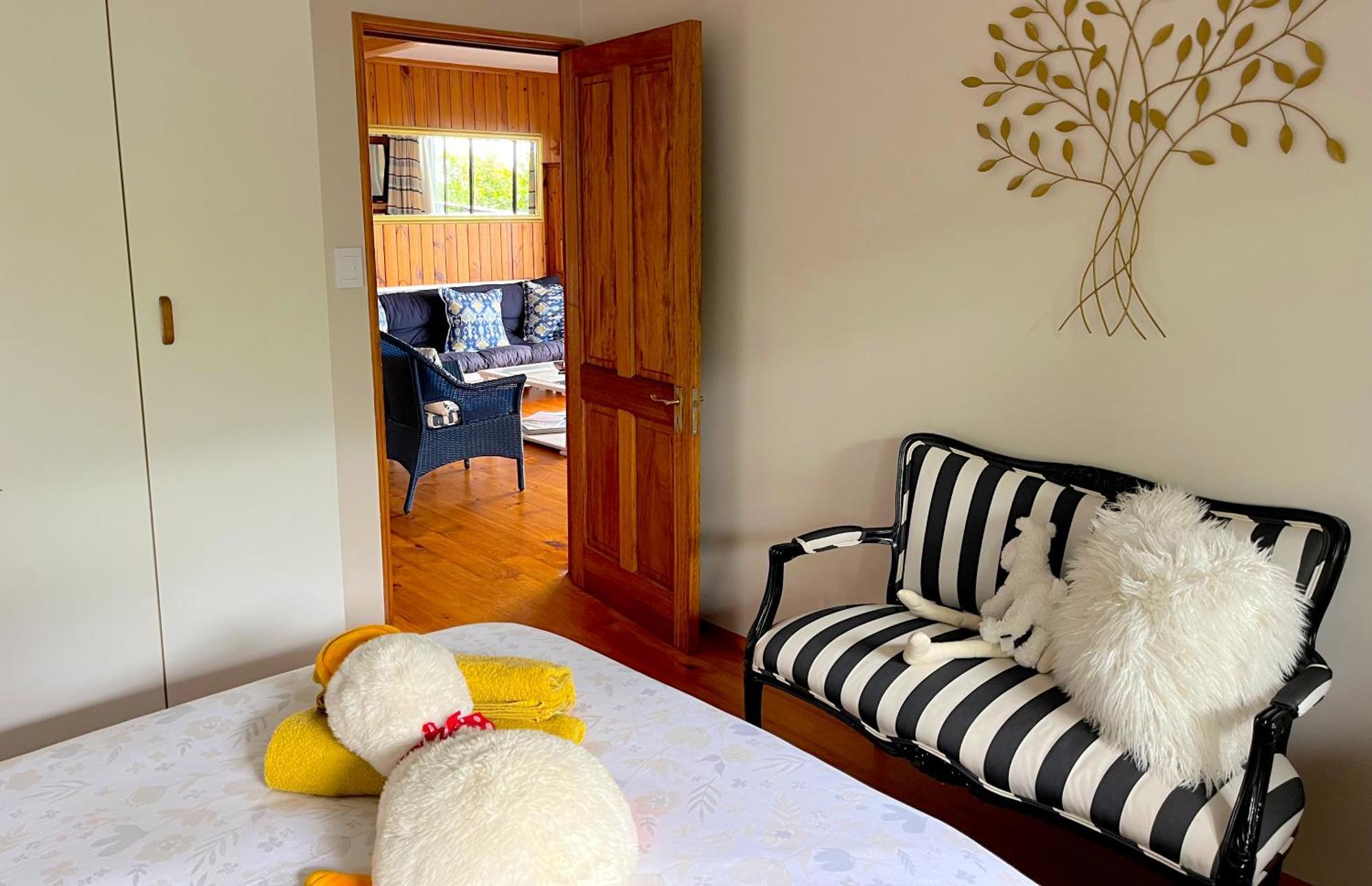 Peaceful Guest Suite With Balcony Views And Garden Setting Brenton-on-Sea Eksteriør billede